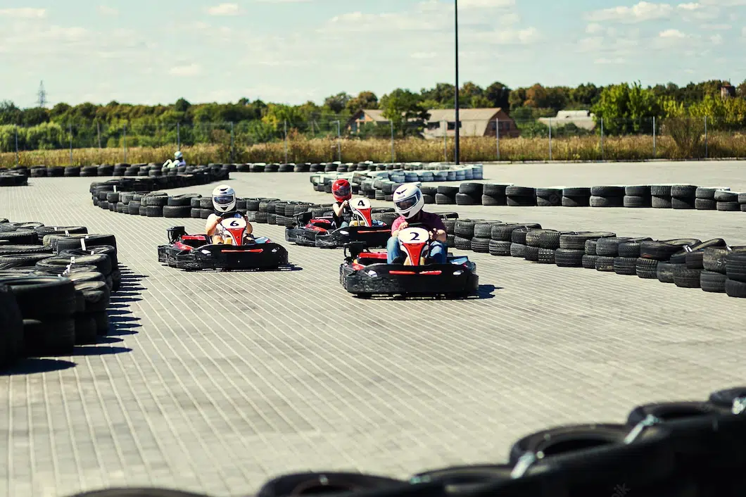 Gokart på udendørs bane